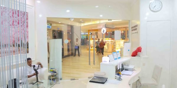 Desain meja reception klinik kecantikan TBL medan